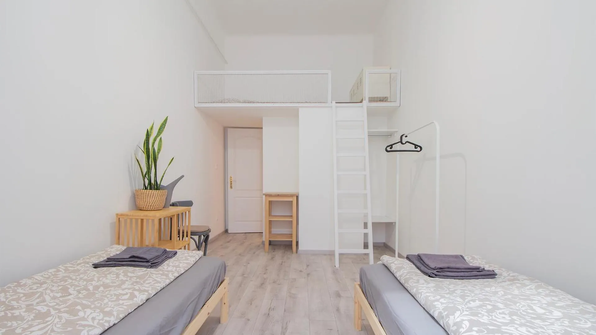 Dohany Apartment With 3Bedroom 1,5Bath - 9People Budapest Hungary