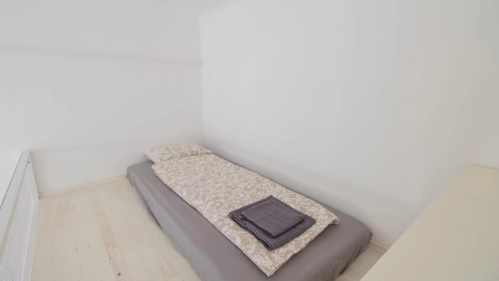Dohany Apartment With 3Bedroom 1,5Bath - 9People Budapest 0*,  Hungary