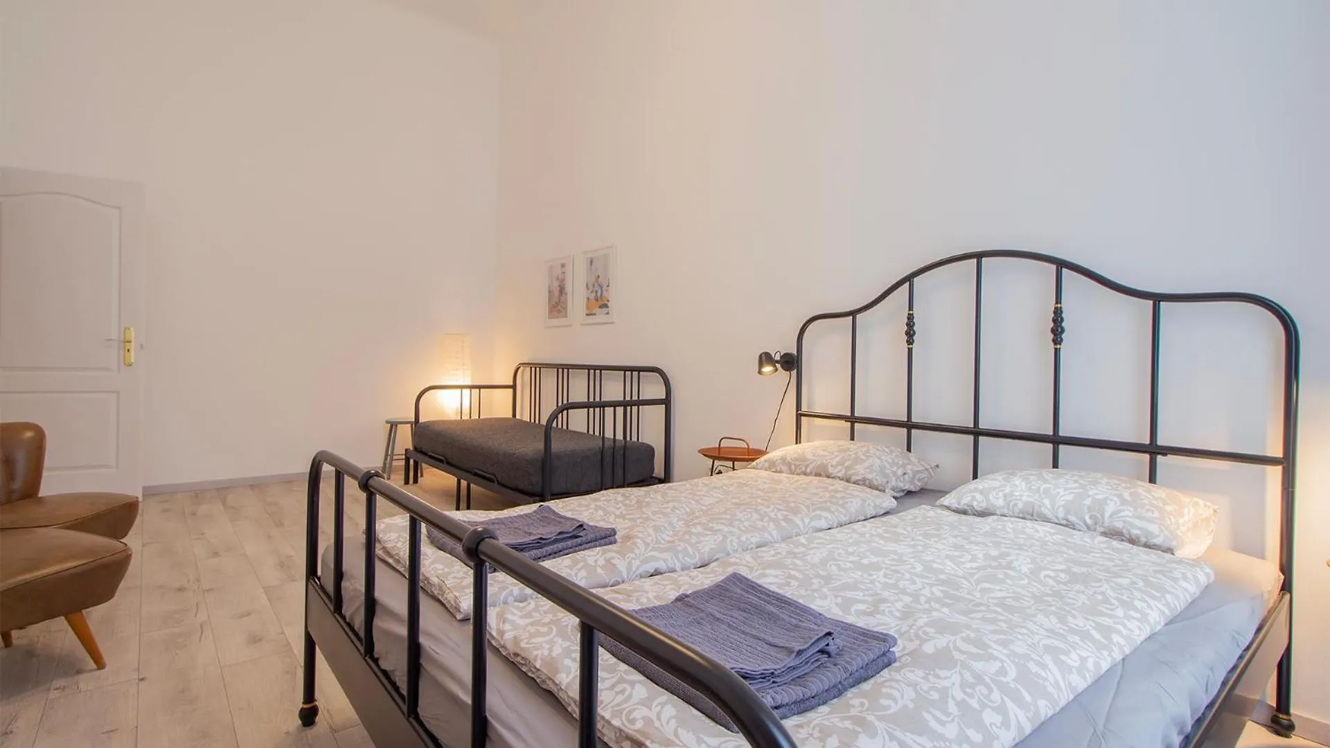 Dohany Apartment With 3Bedroom 1,5Bath - 9People Budapest 0*,  Hungary