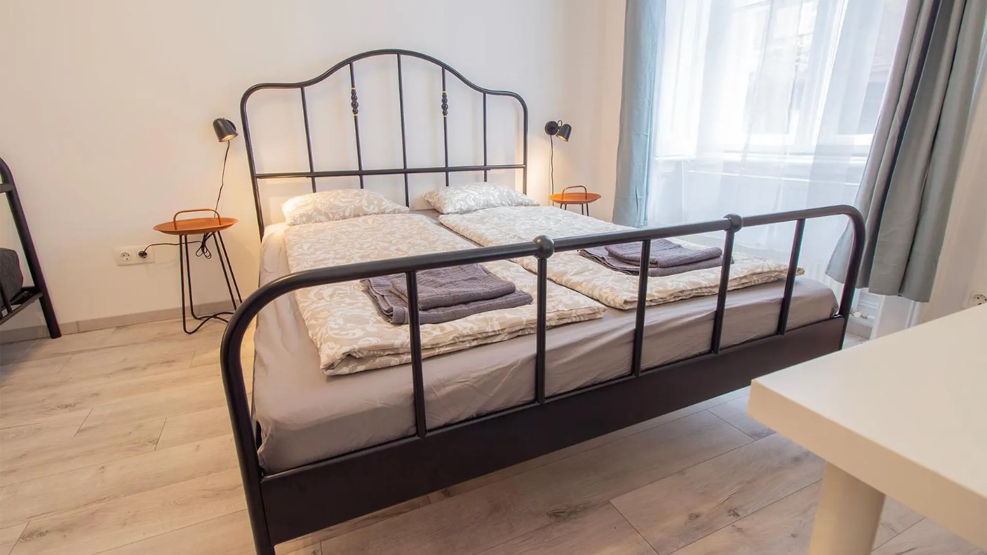 Dohany Apartment With 3Bedroom 1,5Bath - 9People Budapest Hungary